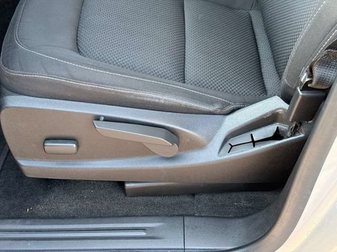 Used 2015 Chevrolet Colorado LT w/ LT Convenience Package RWD image 21