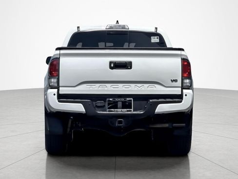 Certified 2021 Toyota Tacoma TRD Off-Road w/ Technology Package AWD/4WD image 4