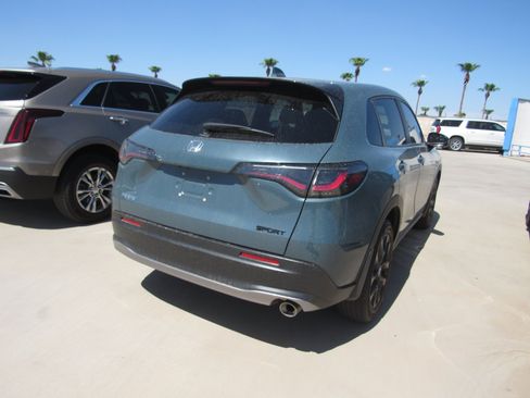Used 2024 Honda HR-V Sport image 3