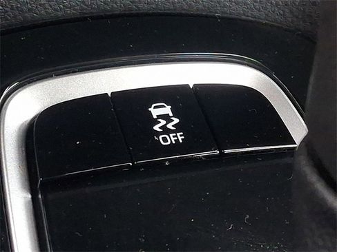 Used 2025 Toyota Corolla LE image 21