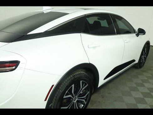 Used 2023 Toyota Crown Limited image 16