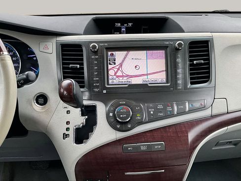 Used 2011 Toyota Sienna Limited w/ Premium Pkg AWD/4WD image 6