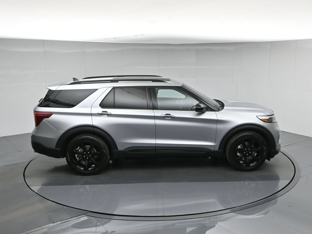 Used 2024 Ford Explorer ST-Line w/ Class IV Trailer Tow Package RWD image 47