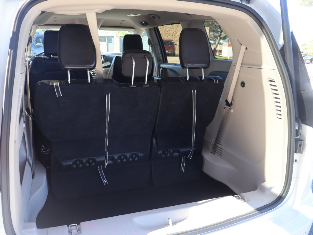 Used 2023 Chrysler Pacifica Touring-L FWD image 18