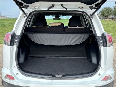 Used 2018 Toyota RAV4 XLE w/ Convenience Package image 9