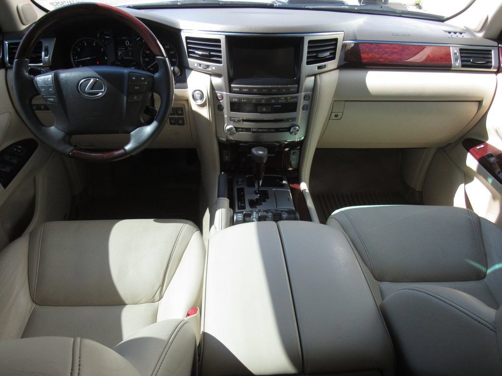 Used 2015 Lexus LX 570 4WD w/ Luxury Package image 35