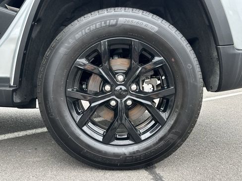 Certified 2025 Jeep Grand Cherokee Altitude AWD/4WD image 16