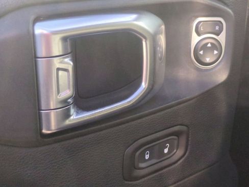 Used 2018 Jeep Wrangler Unlimited Rubicon image 12