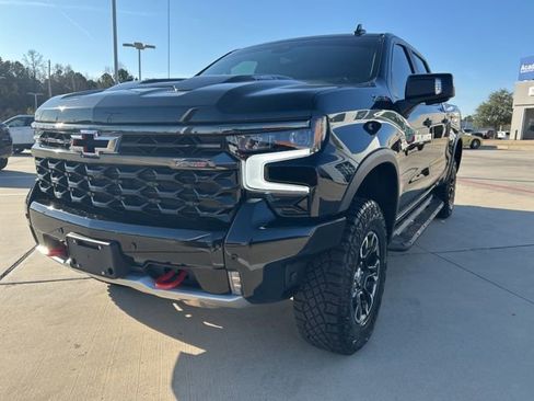 Used 2025 Chevrolet Silverado 1500 ZR2 w/ Technology Package image 4