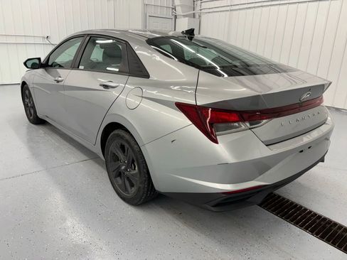 Used 2022 Hyundai Elantra SEL w/ Convenience Package FWD image 4
