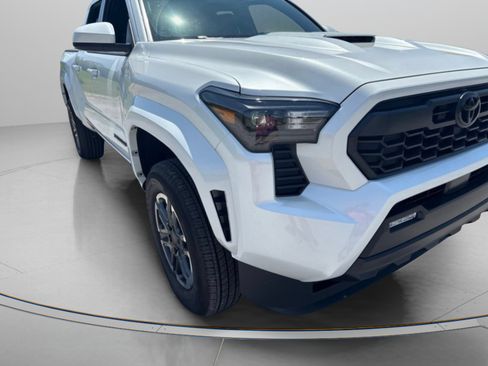Used 2026 Toyota Tacoma TRD Sport AWD/4WD image 2
