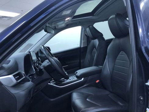 Certified 2021 Toyota Highlander XLE image 18
