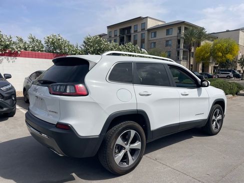 Used 2019 Jeep Cherokee Limited image 3