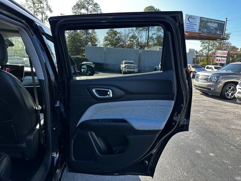 Used 2022 Jeep Compass Latitude image 33