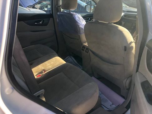 Used 2015 Nissan Rogue S image 5