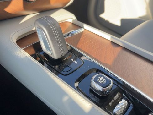 Certified 2021 Volvo XC90 T8 Inscription Expression w/ Climate Package image 18