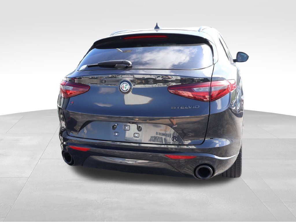 Used 2020 Alfa Romeo Stelvio Ti w/ Nero Edizione AWD/4WD image 18