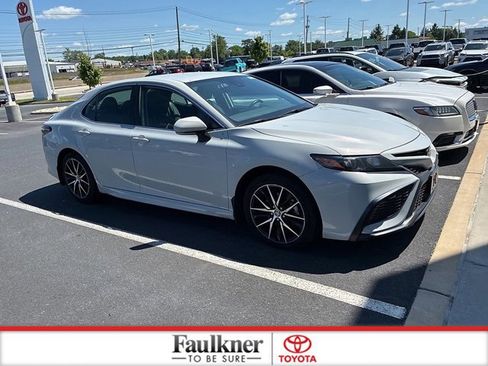 Used 2024 Toyota Camry SE FWD image 4
