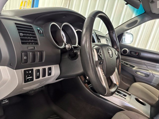 Used 2015 Toyota Tacoma 4x4 Access Cab V6 w/ SR5 Package image 28