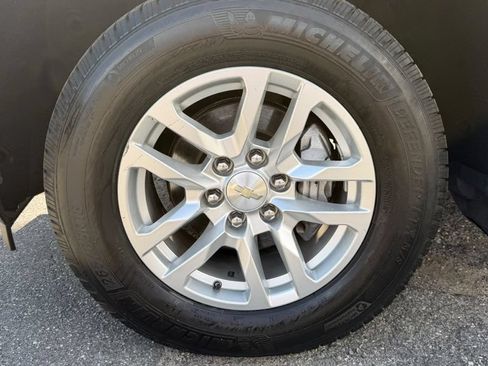 Used 2021 Chevrolet Silverado 1500 LT AWD/4WD image 9