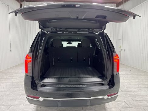Used 2025 Chevrolet Suburban LS RWD image 27