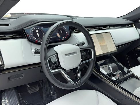 Used 2025 Land Rover Range Rover Sport image 14