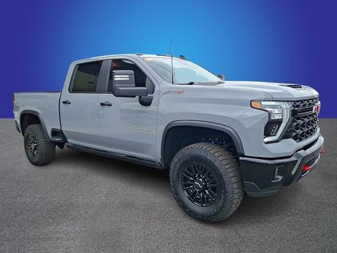 Used 2025 Chevrolet Silverado 2500 ZR2 w/ Technology Package AWD/4WD image 3