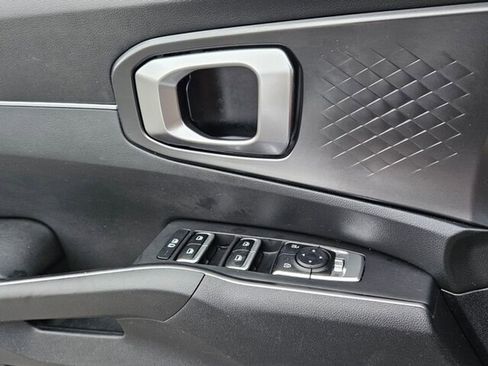 Used 2023 Kia Sorento LX image 31