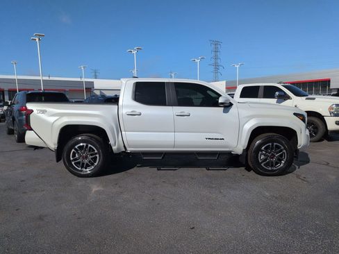 Used 2025 Toyota Tacoma TRD Sport image 6