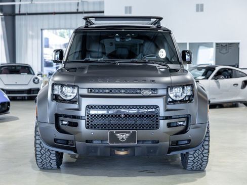 Used 2025 Land Rover Defender 110 image 9
