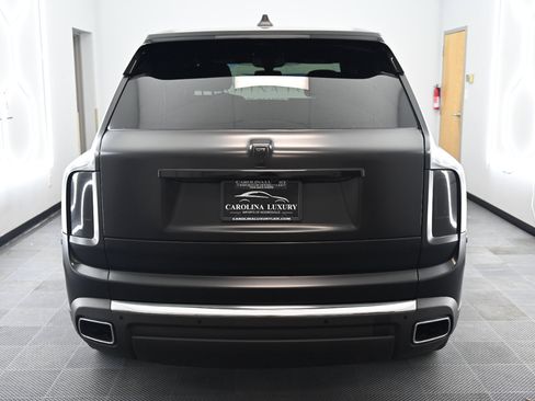 Used 2023 Rolls-Royce Cullinan image 3