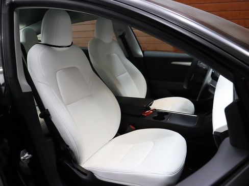 Used 2023 Tesla Model 3 Standard Range image 32