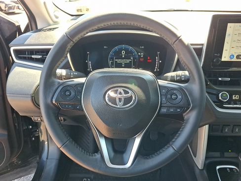 Used 2024 Toyota Corolla Cross XLE w/ Convenience Package AWD/4WD image 20