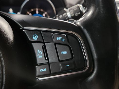 Used 2017 Jaguar F-PACE Premium image 27