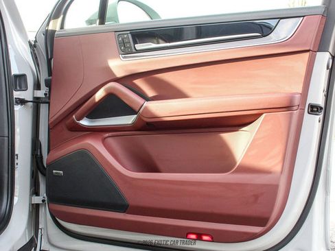 Used 2025 Porsche Cayenne GTS image 52