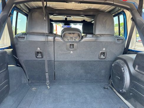 Used 2023 Jeep Wrangler Unlimited Rubicon w/ LED Lighting Group AWD/4WD image 18