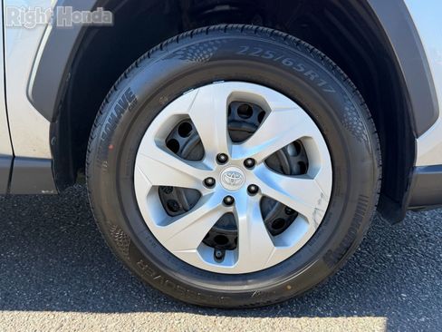 Used 2021 Toyota RAV4 LE w/ Carpet Mat Package (TMS) image 10