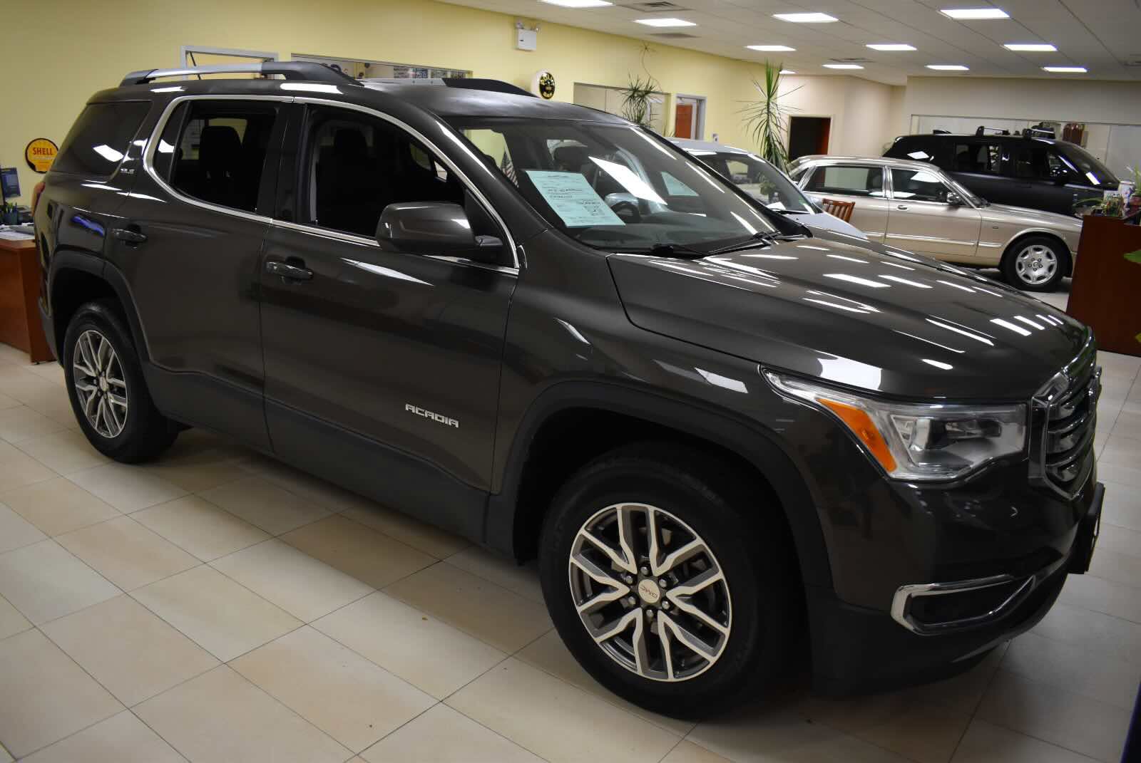 Used 2019 GMC Acadia SLE w/ Driver Alert Package I AWD/4WD image 3