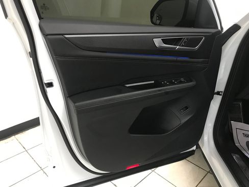 Used 2024 Volkswagen Atlas Cross Sport SEL R-Line AWD/4WD image 8