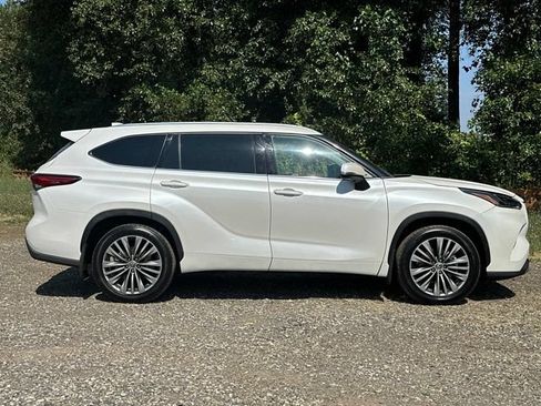 Used 2020 Toyota Highlander Platinum AWD/4WD image 10