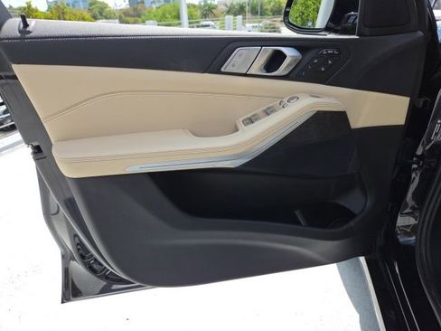 Used 2022 BMW X7 xDrive40i w/ Premium Package image 31