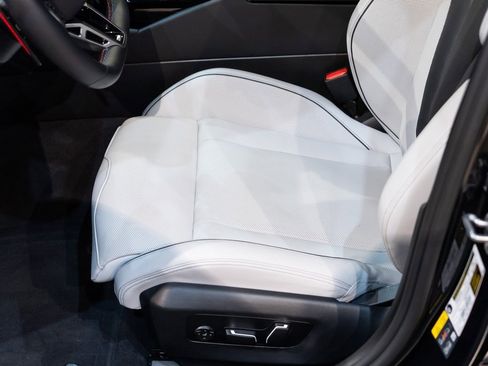 Used 2025 BMW M5 Touring image 21