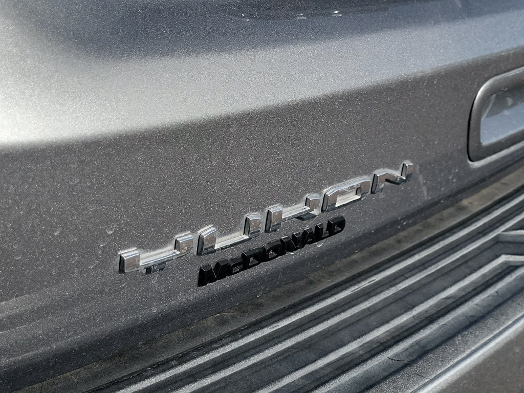 Used 2023 GMC Yukon AT4 AWD/4WD image 12