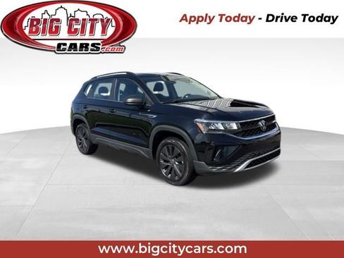Used 2023 Volkswagen Taos S FWD image 1