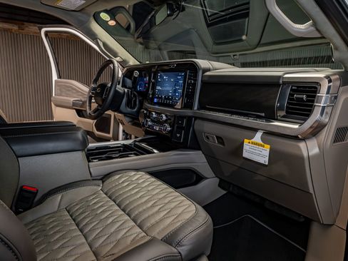 Used 2026 Ford F350 Platinum w/ Platinum Plus Package image 15