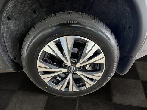 Used 2023 Nissan Rogue SV image 10