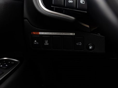 Used 2022 Mitsubishi Outlander LE image 13