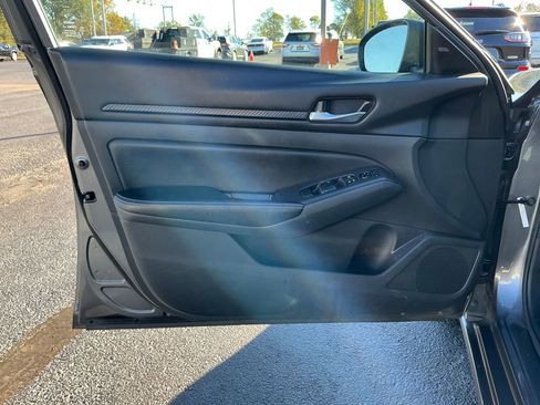 Used 2024 Nissan Altima 2.5 SV image 14