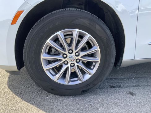 Used 2023 Buick Enclave Essence image 19