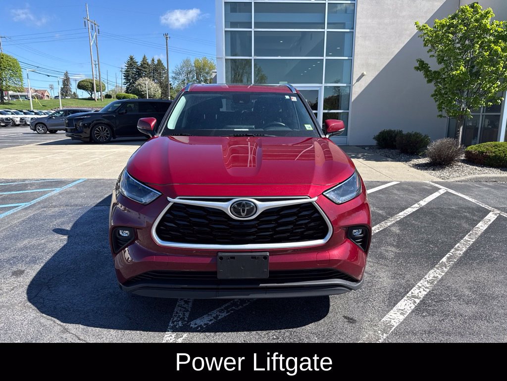 Used 2021 Toyota Highlander XLE AWD/4WD image 9